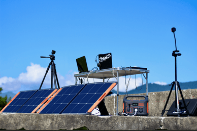 how to charge a battery from a solar panel