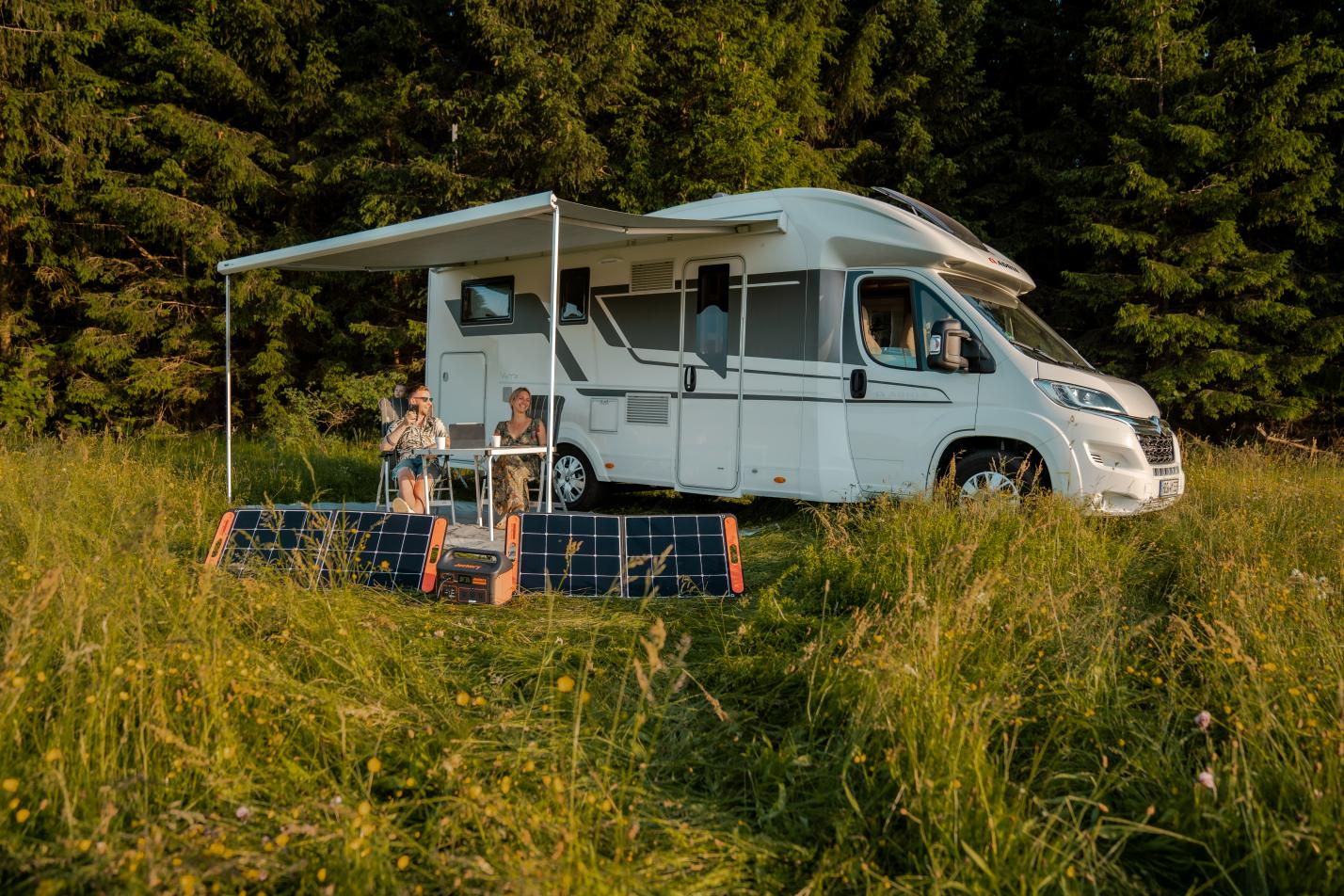 Benefits of Solar Power Generators for Camper Vans and RVs – Jackery CA