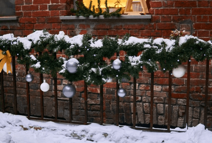 Outdoor Christmas Decorations: Festive Party Guide for Canada