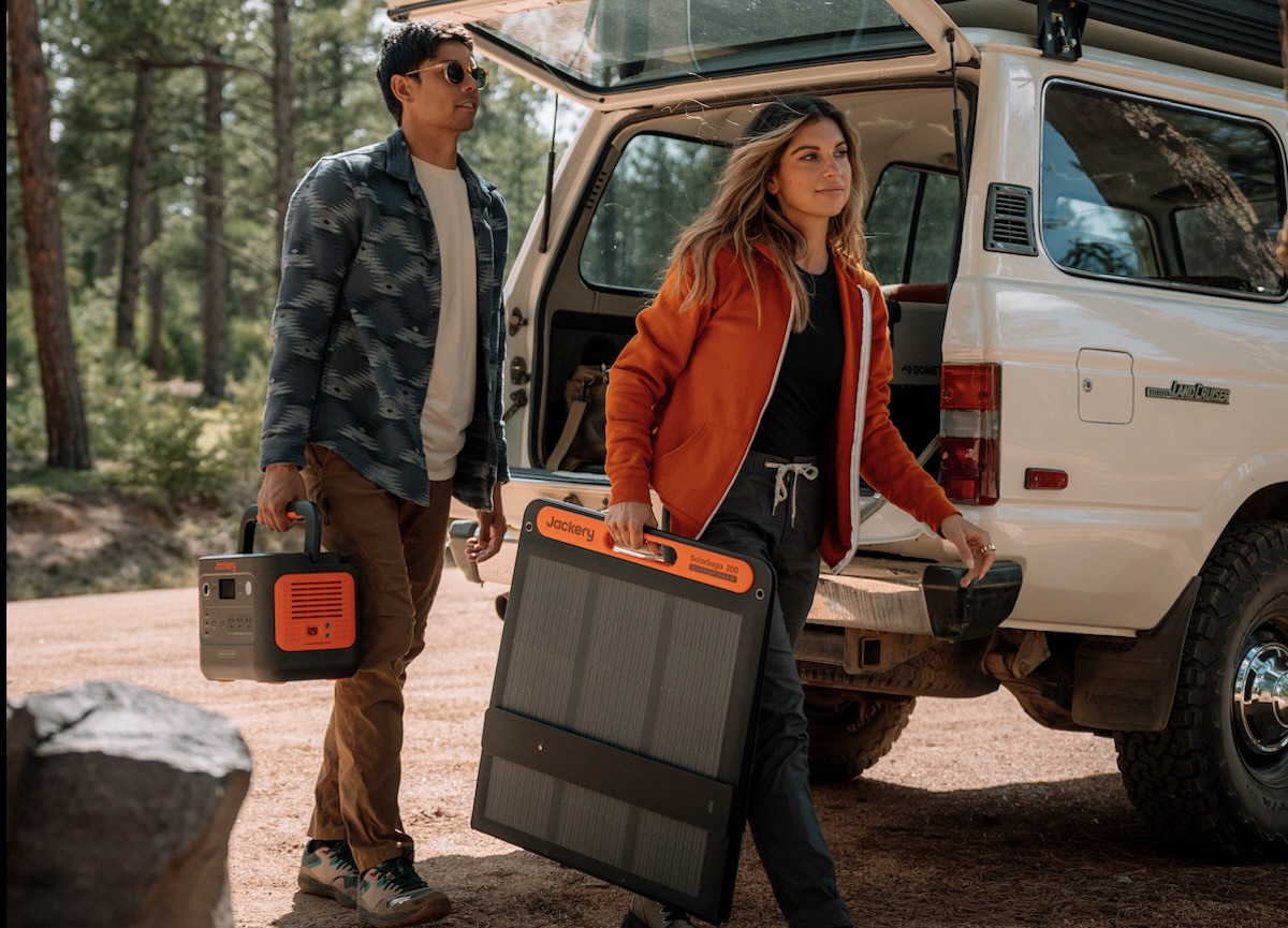 Driving the Icefields Parkway in Winter: A Comprehensive Guide