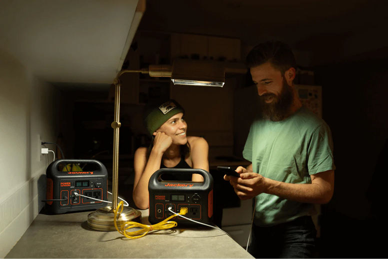 can solar generator power light bulbs