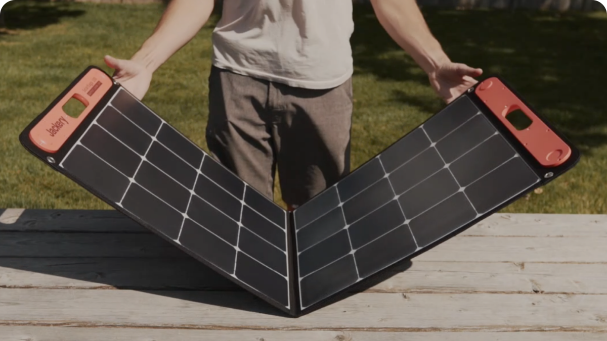 <p>Foldable design for easy transport. It's also compact and lightweight for carrying on your outdoor activities. Simply fold the solar panel in two, in seconds and you'll be good to go, with convenient solar at your fingertips in an instant.</p>