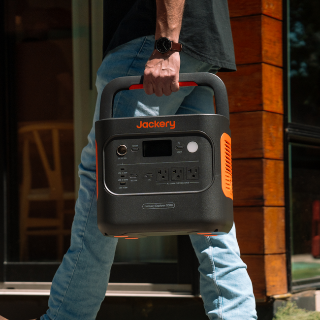 Jackery Solar Generator 2000 v2